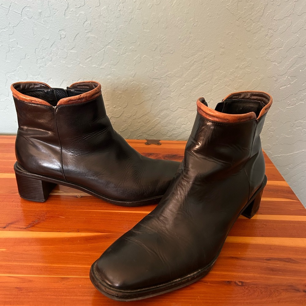 Vintage Cole-Haan Black Leather Ankle Boots with Brown Trim